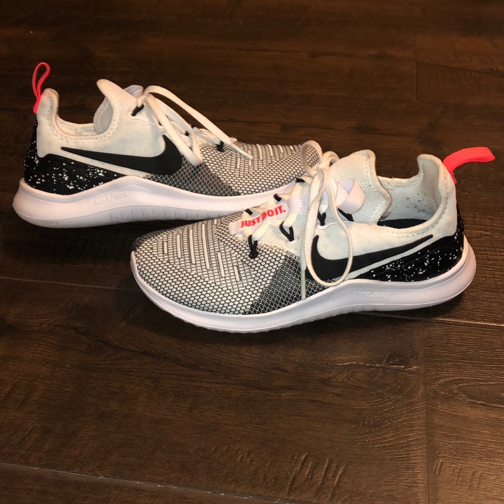 Nike tennis shoes